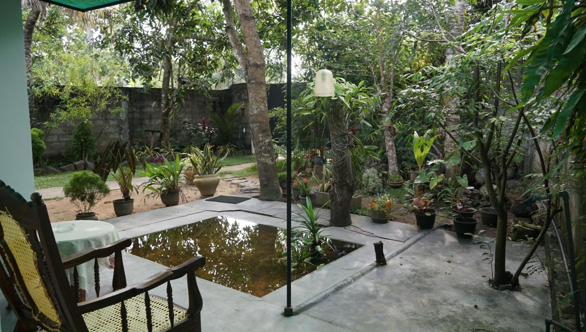 Bino Guest House Mirissa Exterior foto
